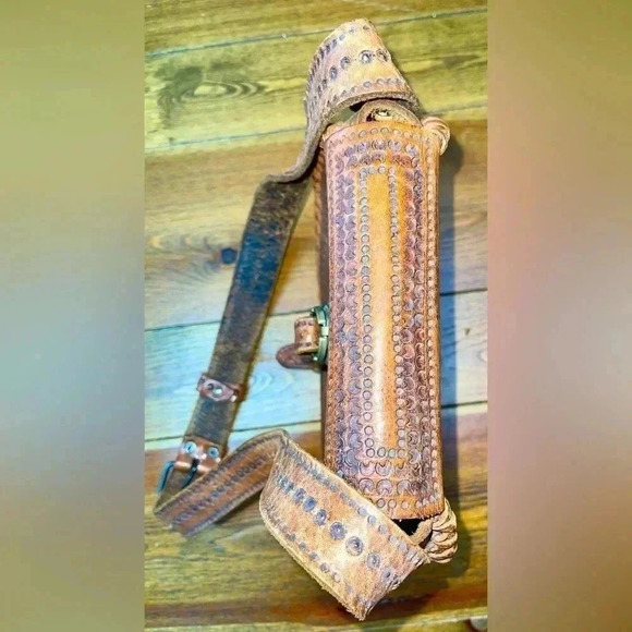 Vintage | Round Crossbody Bag | Handcrafted, Hand Tooled Leather - Picture 7 of 9